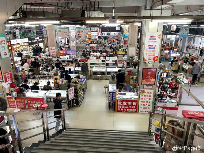 偶爾還會想起在徐州上學時,有一天來通達通信電子市場那時候二樓